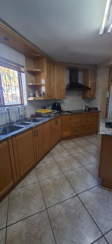 6 Bedroom Property for Sale in Cravenby Western Cape